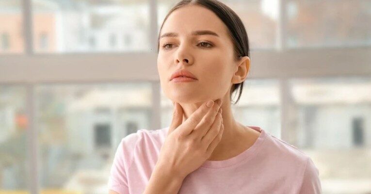 Як гормони впливають на жіночу шкіру: причини, наслідки та рішення