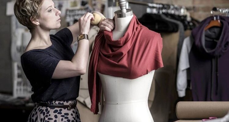 Модельєр: Хто Це, Які Обов’язки та Як Стають Майстром Стилю