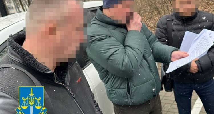 Скандал у Голосіївському: півмільйона гривень за неполивані насадження Скандал у Голосіївському: півмільйона гривень за неполивані насадження