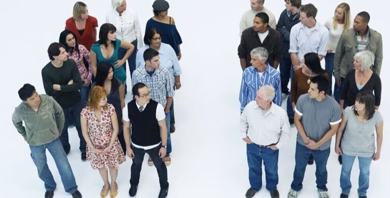 Поляризація: Визначення, принципи та вплив на суспільство та науку