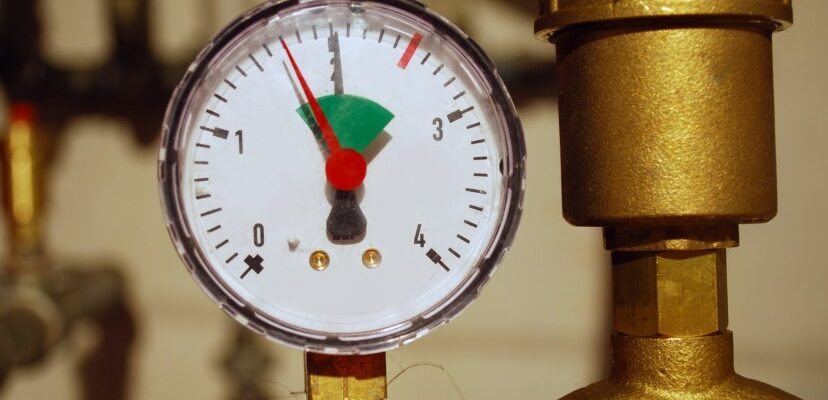 Вибір і встановлення реле тиску води для приватного будинку: поради та рекомендації