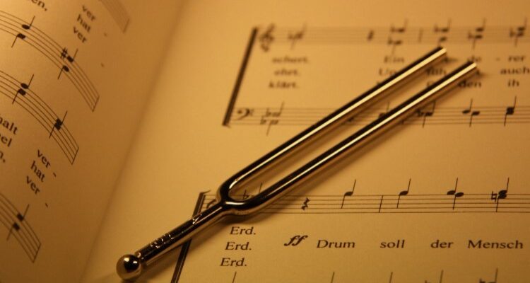 Камертон: визначення, принцип роботи та його роль у музичному світі