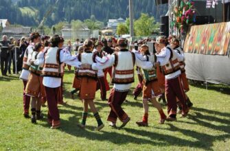 Коломийки: Історія та Значення Традиційного Українського Жанру Пісень