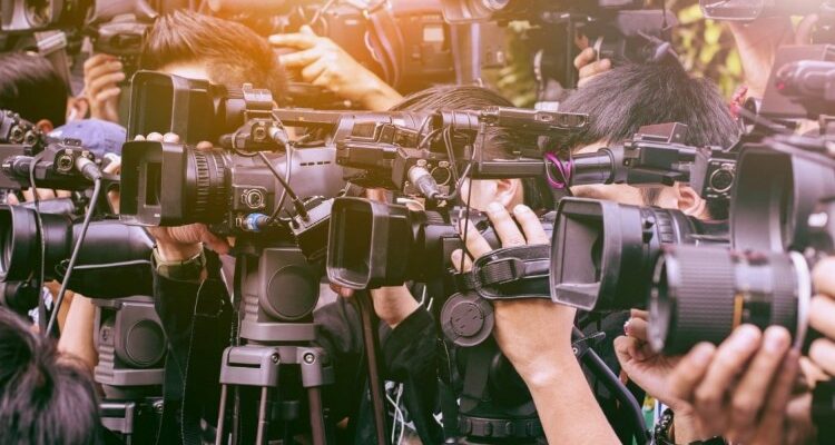 “Що таке журналістика: основи, історія та сучасні виклики професії”