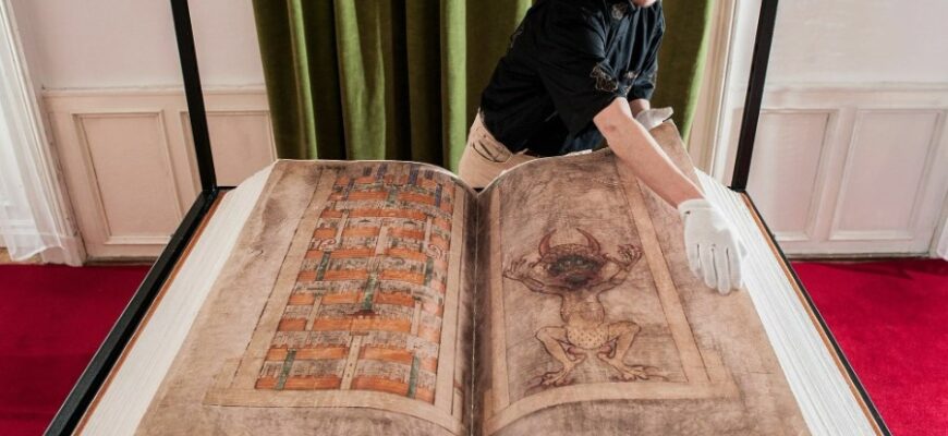 Фоліант: що це таке, призначення та історія великих книг