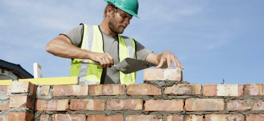 Що таке кельма: призначення, види та поради щодо вибору інструмента