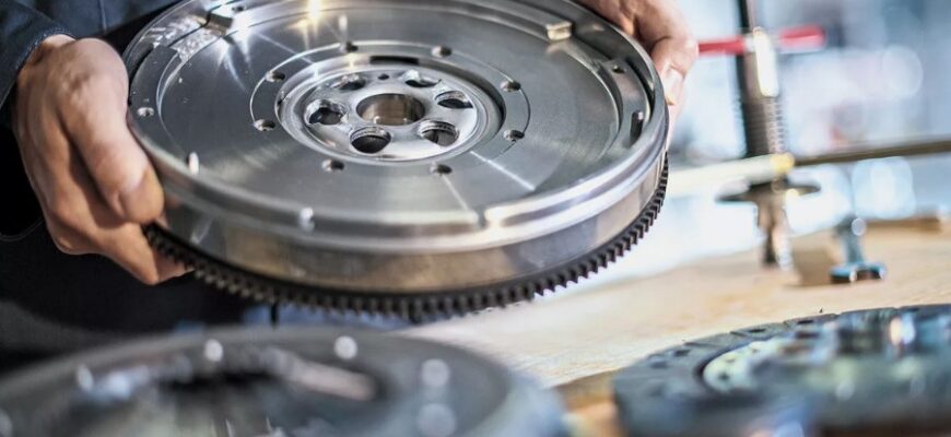 Маховик: Важливий елемент механізмів та його функції в техніці