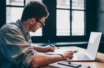 Що таке ремарка: Значення, мета та використання в літературі