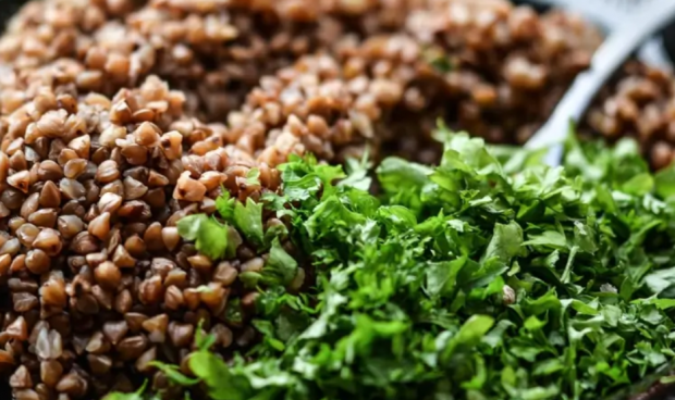 Що означає прожарити гречку: техніка, переваги та особливості процесу