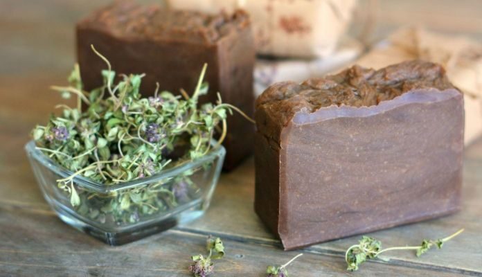 Чи ефективне дігтярне мило в лікуванні лупи: огляд і рекомендації