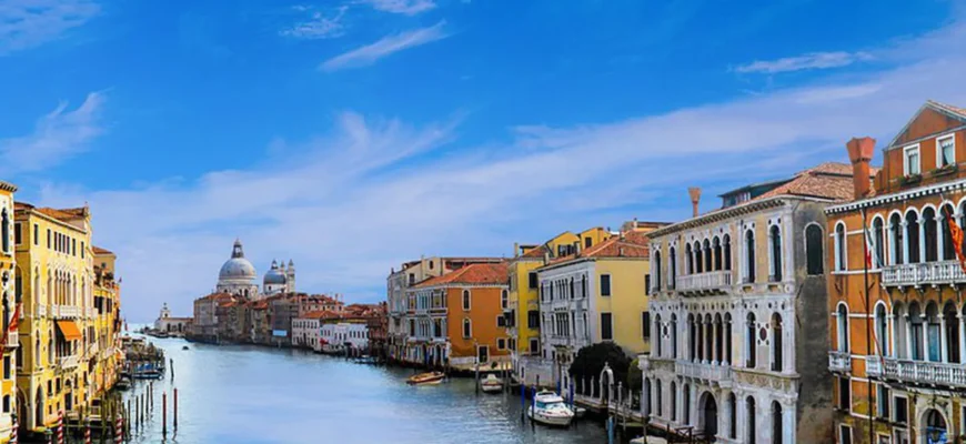 Чому Венеція постала на воді: історичні причини та значення міста