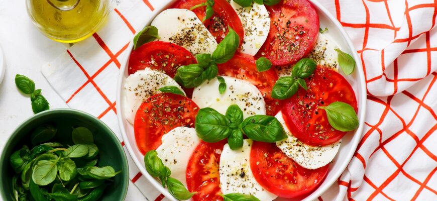 Альтернативи базиліку для салату Капрезе: кращі ідеї замінників