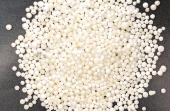 Що краще використовувати: селітра чи сечовина для підживлення рослин?