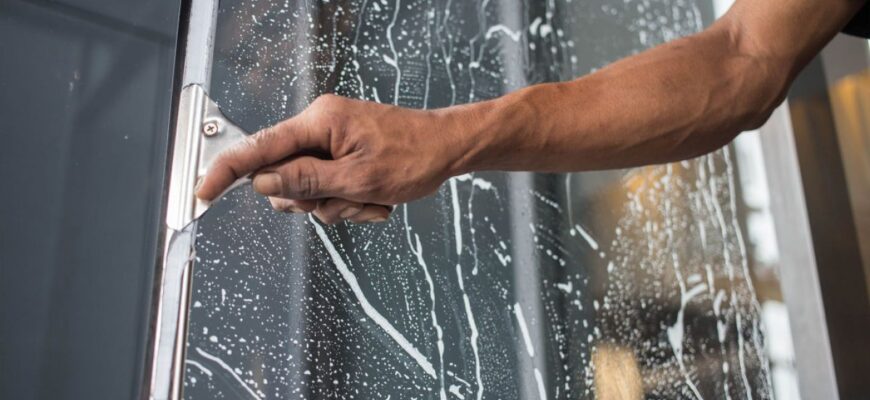 Ефективні методи безпечного миття вікон з вуличної сторони edificios