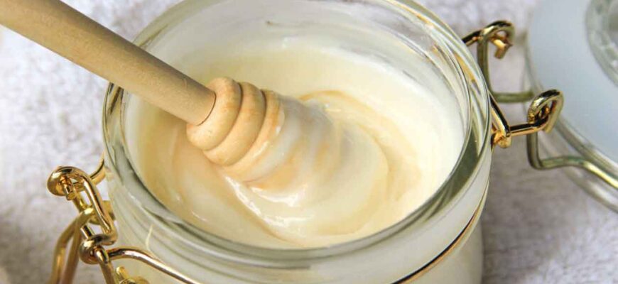 Чому існує мед світлого кольору: причини та корисні властивості