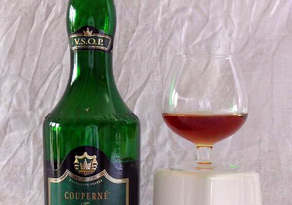 Оптимальний термін зберігання кальвадосу: скільки років витримувати?