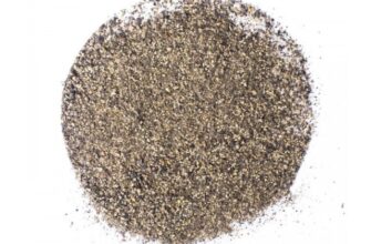 Скільки калорій у 100 г меленого чорного перцю: повний аналіз