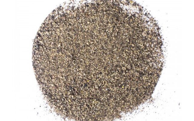 Скільки калорій у 100 г меленого чорного перцю: повний аналіз