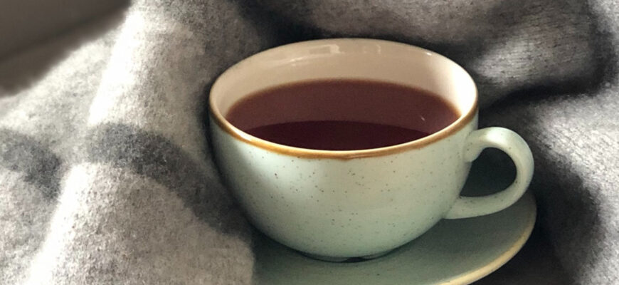 Який чай краще не пити ввечері: оберігай свій сон правильно