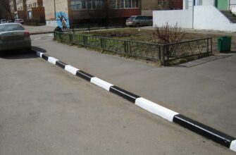 Що позначають чорно-білі бордюри: значення та правила дорожніх знаків