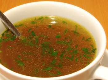 Чи можна освітлити каламутний бульйон: дієві методи та поради