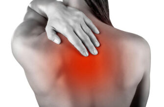 Біль між лопатками і у шиї: причини, діагностика та лікування