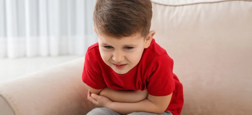 Біль навколо пупка у дитини: причини, симптоми та лікування