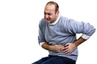 Біль під правим ребром віддає в спину: причини та методи лікування