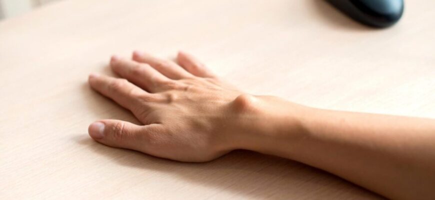 Біль у пальцях рук: причини, діагностика та ефективні методи лікування