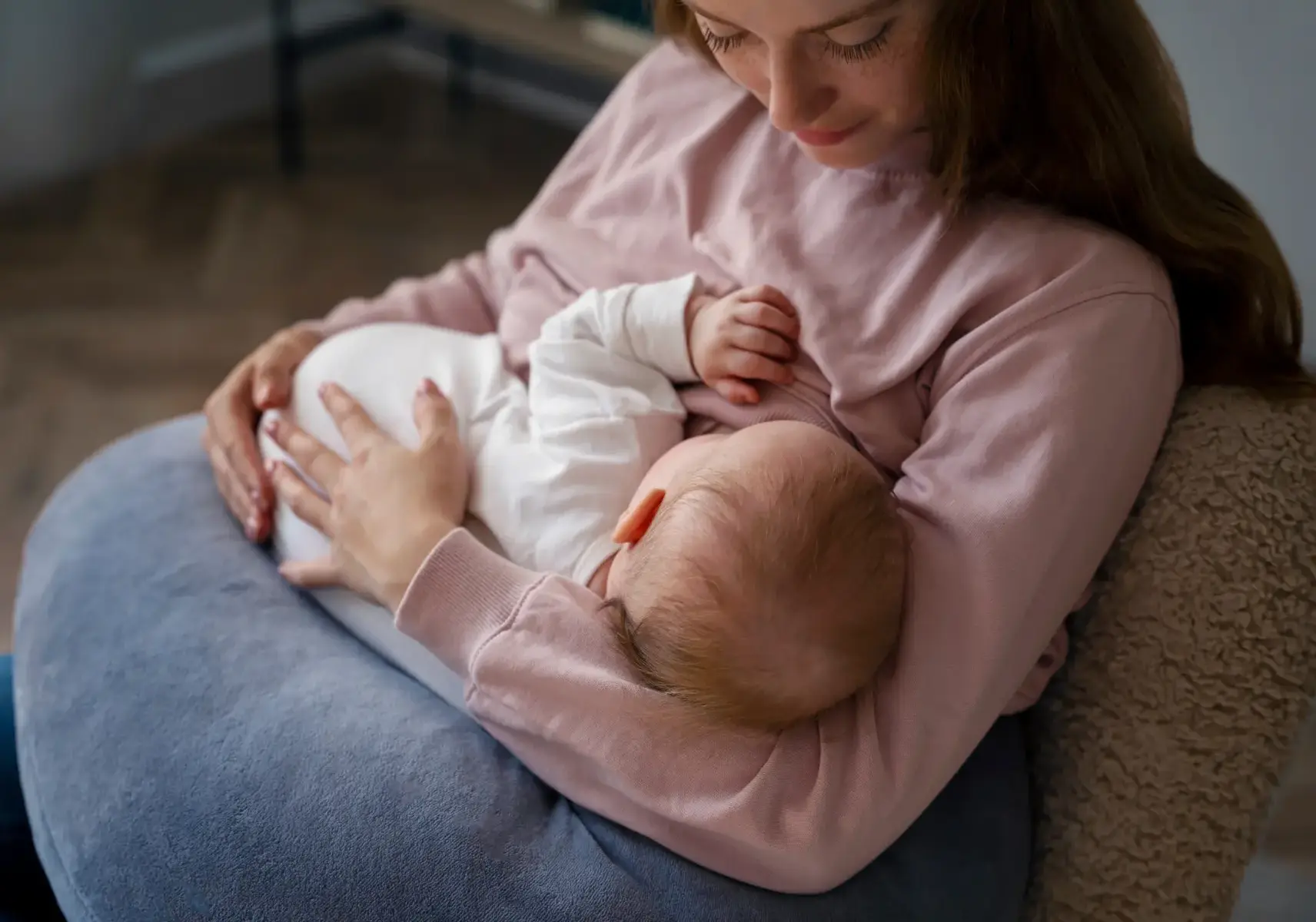 Біль під правим ребром: причини та лікування