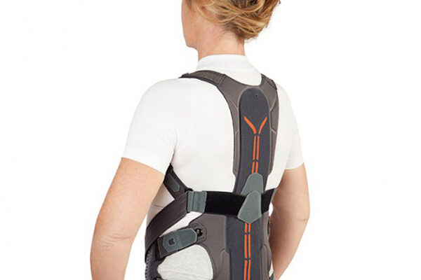 Біль в лопатках: причини, діагностика та ефективні методи лікування