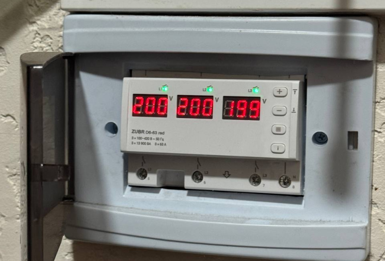 Вимикач вимкнений - а лампочки світяться? Не панікуйте!