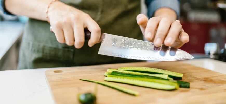 Чому після споживання їжі здуває живіт: основні причини й рішення