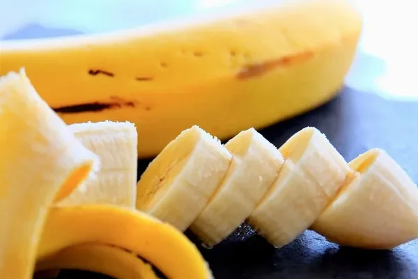 Чи безпечно їсти банани після операції на апендицит: поради лікарів