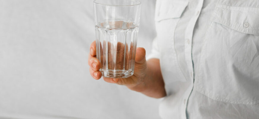 Чи можна пити воду після їжі: Розвінчуємо міфи та реальні факти