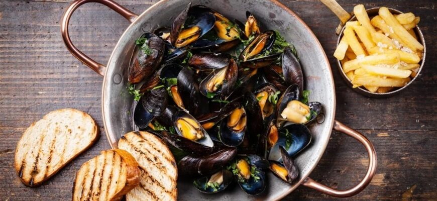 Чи потрібно очищати мариновані мідії перед споживанням: детальний огляд