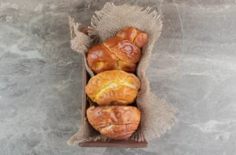 Чи потрібно змащувати хліб перед випіканням: поради експертів та лайфхаки