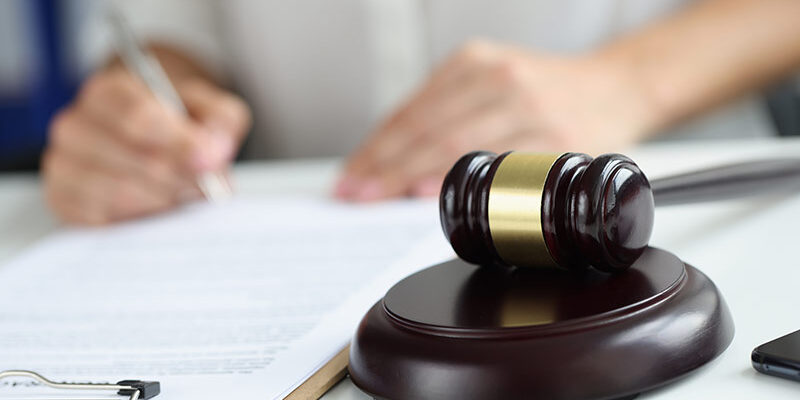 Чи варто звільняти працівника при зміні посади: практичні поради