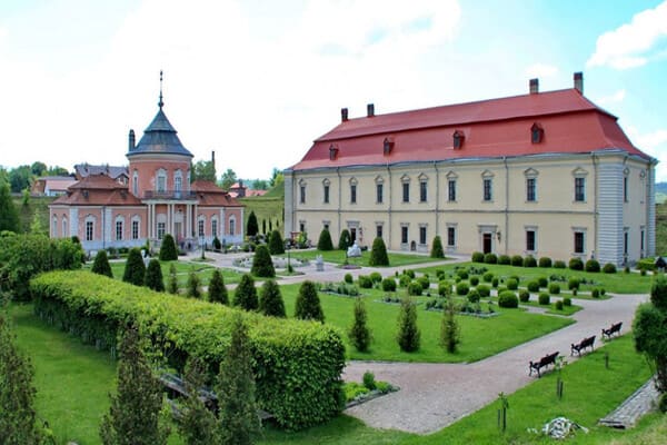 Чим зайнятися у Золочеві: найкращі розваги та місця для відвідування Чим зайнятися у Золочеві: найкращі розваги та місця для відвідування