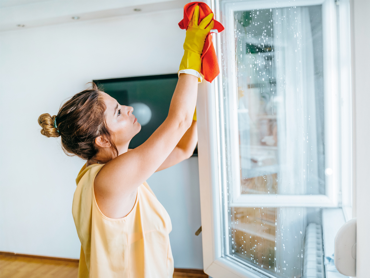 Ефективні способи помити вікна без розводів