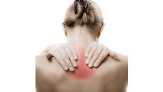 Ефективні методи зняття болю в спині між лопатками: поради лікарів