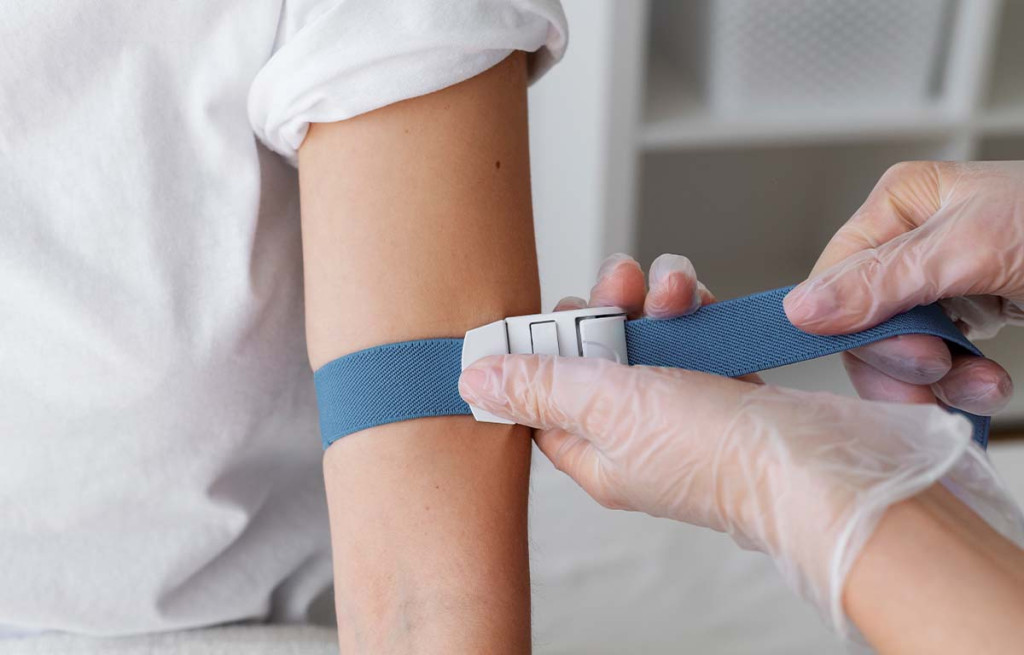 Кровообіг та зупинка кровотечі під час допомоги в польових умовах