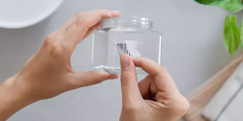 Ефективні способи: як легко зняти клей від наклейки без слідів