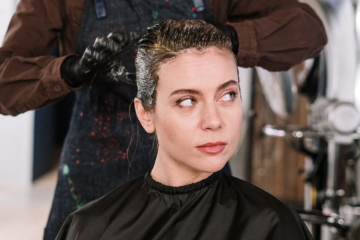 Як і чим відмити фарбу для волосся зі шкіри: прості способи