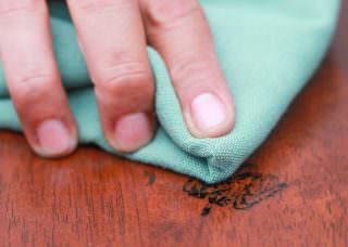 Як і чим відіпрати маркер з білого та кольорового одягу, джинсів ...