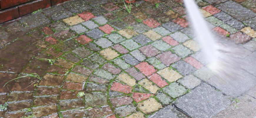 Ефективні засоби та поради: як ефективно мити бруківку вдома