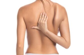 Гострий біль між лопатками: причини, діагностика та методи лікування