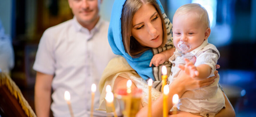 Хрещення дитини в церкві: перелік необхідних речей та поради