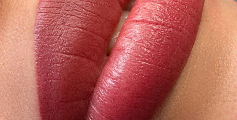 Коли з’являється остаточний колір губ після татуажу: терміни і поради