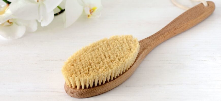 Масаж сухою щіткою: користь і ефекти до та після процедури